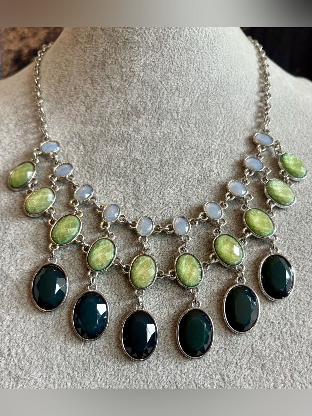 New York & Company Green Acrylic Bib Silver Tone Statements Necklace